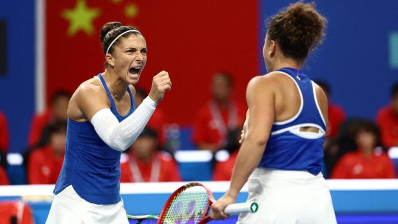 BJK Cup, il doppio Errani-Paolini non tradisce. L'Italia batte 2-1 la Cina e va in semifinale BJK Cup, doppio Errani-Paolini decisivo: l'Italia batte 2-1 la Cina e va in semifinale 1
