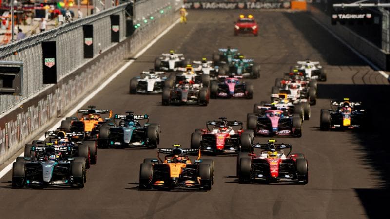 La F1 si rimpicciolisce: dal 2027 Gp più corti. Cambiano anche le regole sulle interruzioni Formula 1, dal 2027 gare più corte e nuove regole sulle interruzioni 1