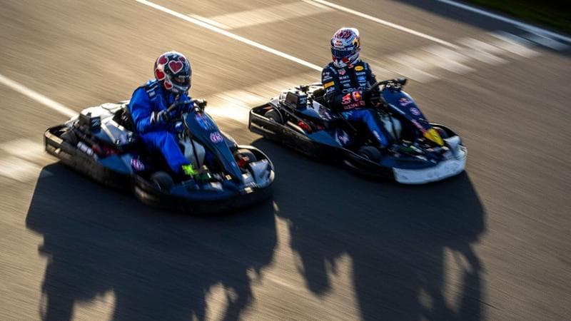 Verstappen si diverte con i kart: parte 101°, rimonta tutti in 14 giri e vince 1