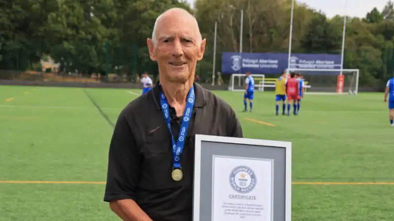 Ken Wright, 78 anni: l'arbitro più longevo del mondo che non ha intenzione di smettere 1