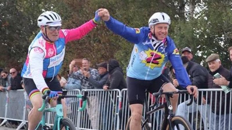 Hinault e LeMond, l’abbraccio 40 anni dopo il Tour della discordia: “Amici per sempre” 1