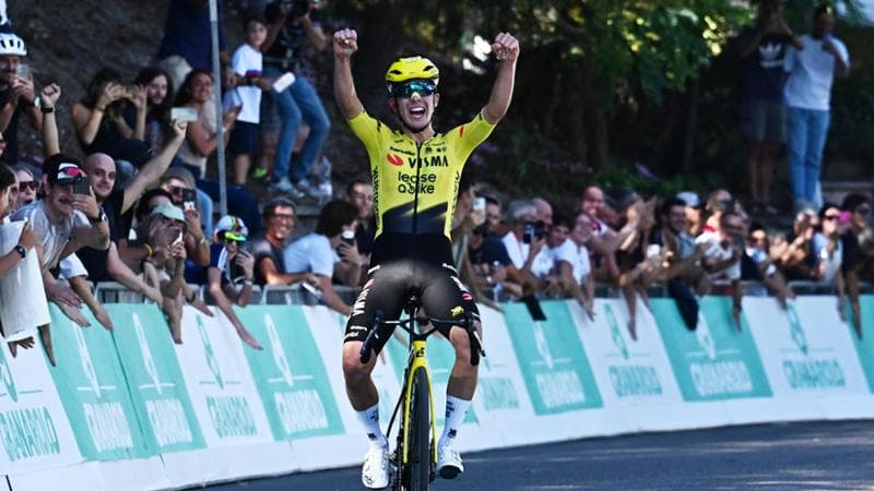 Piganzoli trionfa al Giro dell'Emilia, Quintana saluta con un omaggio spettacolare 1