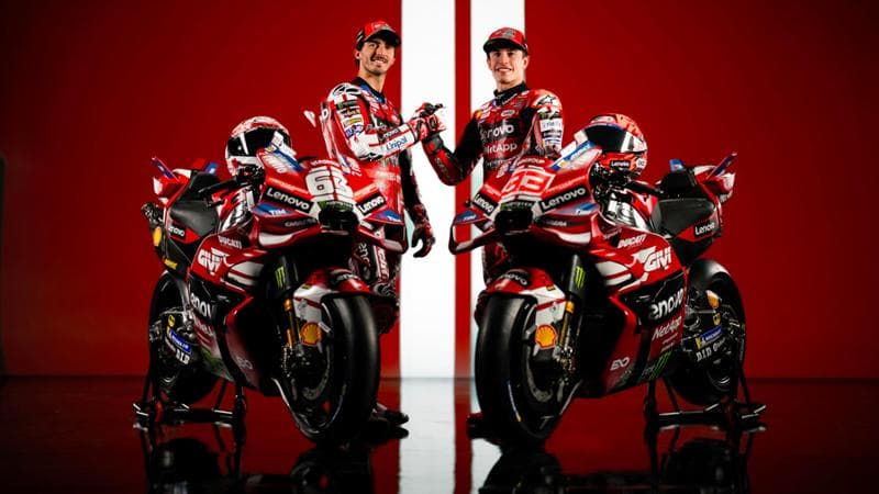 MotoGp, ecco la Ducati del Centenario. Marc Marquez: “Mio fratello Alex il primo rivale” MotoGp, ecco la Ducati del Centenario. Marc Marquez: “Mio fratello Alex il primo rivale” 1